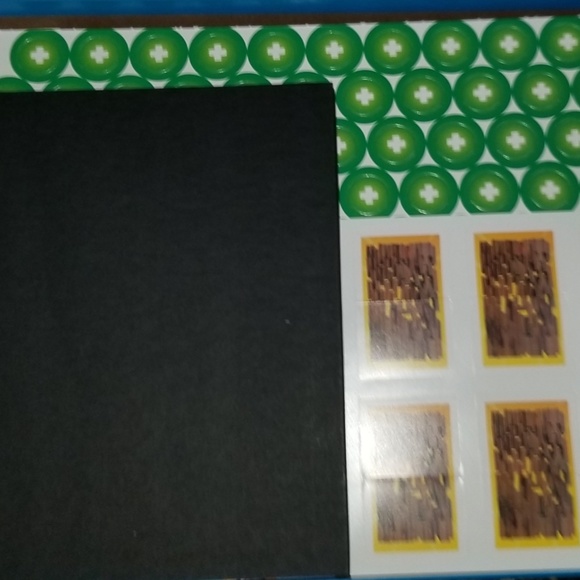 Fortnite edition Monopoly Board Game | 2-7 Players - Picture 3 of 4